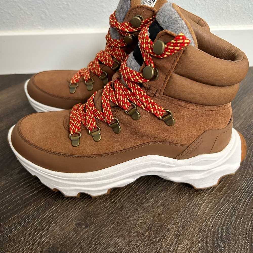 Sorel Kinetic Breakthru Conquest Waterproof in Velvet Tan - Picture 5 of 9